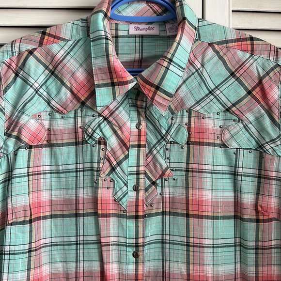 Size XL Wrangler Button Down - Picture 2 of 4